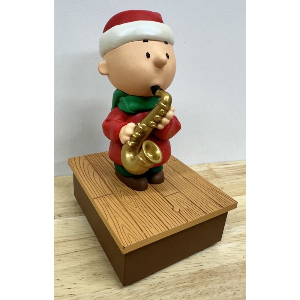 2011 Hallmark Peanuts Band Charlie Brown On Saxophone Tested Play Music & Move